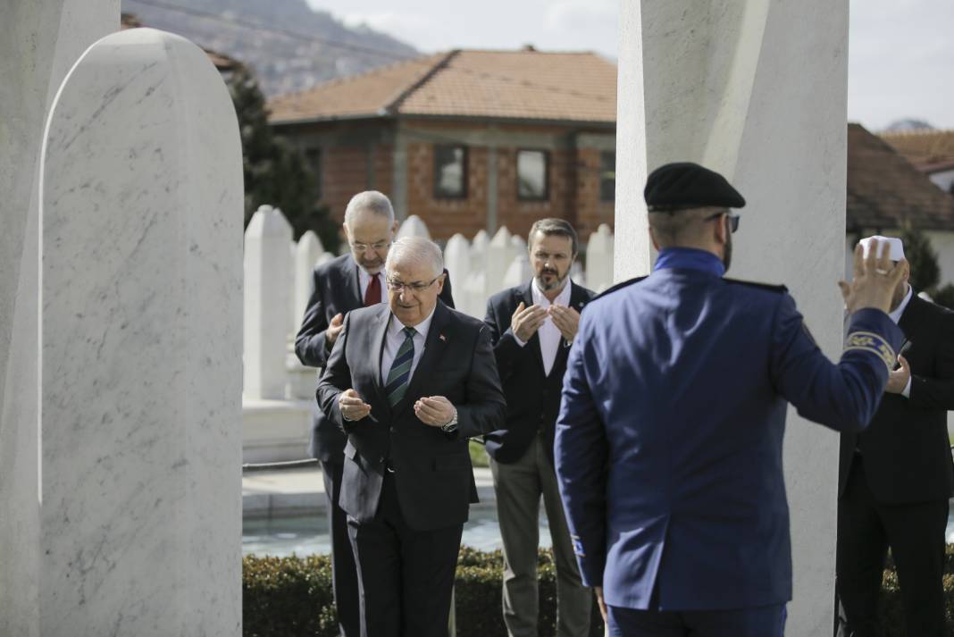 Bakan Güler, Kovaçi Şehitliği'ni ziyaret etti 29